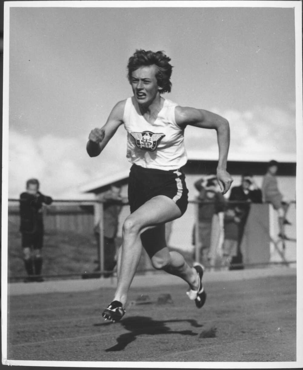 Betty Cuthbert running a race